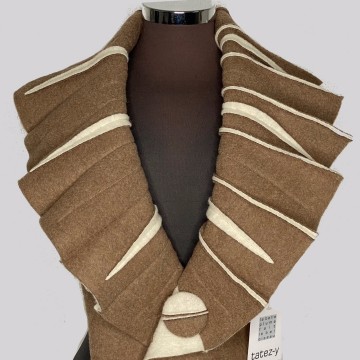 SHAWLKRAAG WOLVILT camel-crème